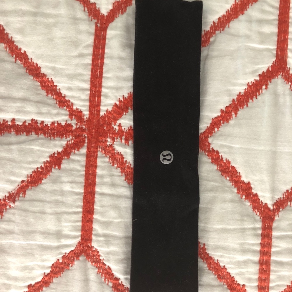Lululemon Fly Away Tamer headband II